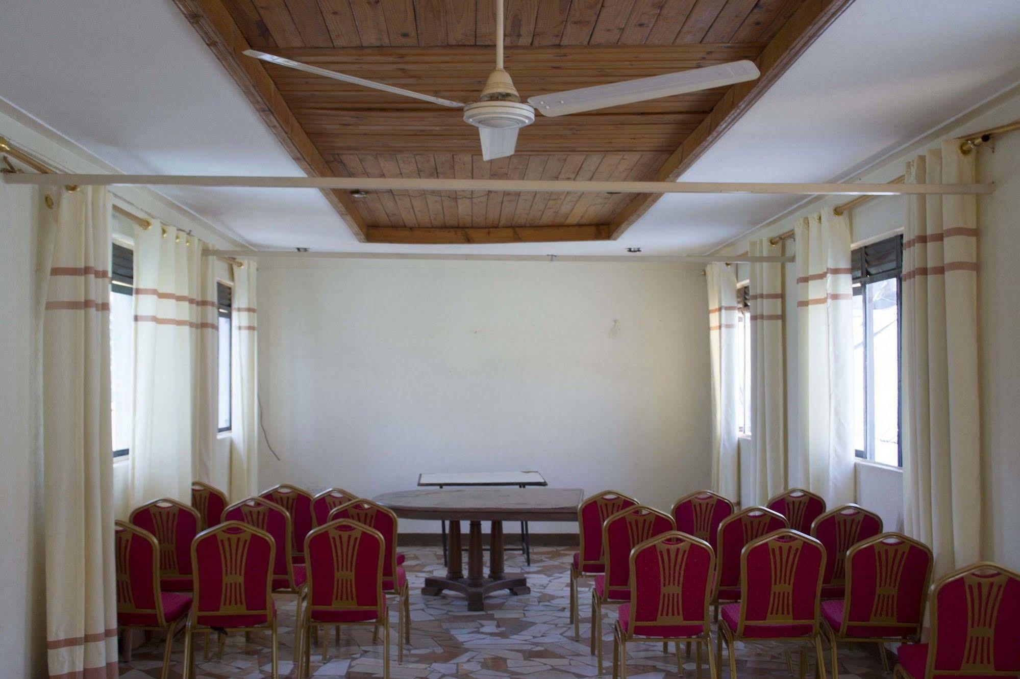 Keba Inn Lyamutundwe Buitenkant foto